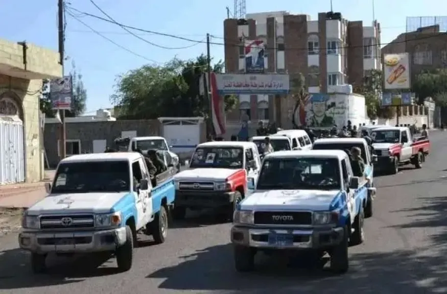 أبناء تعز يطالبون اللجنة الأمنية بحزمٍ: ”نفّذوا قراراتكم أو استقيلوا!”